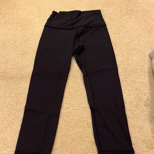 Lulu lemon size 4 Capri leggings with side waist hole for key